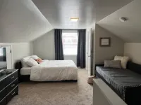 Newly renovated- 2.5 mi to Downtown Riverfront