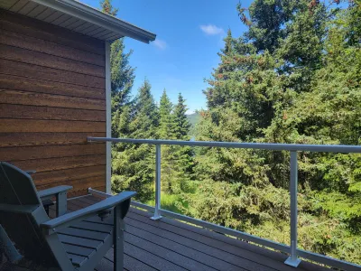 Sprucewood Dens Hotels in 