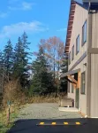 Luxury shome, views above Skagit Valley- EV charge