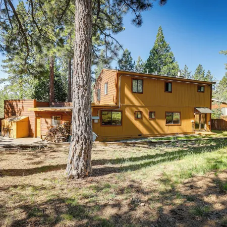 2 Mi to Lake Tahoe Spacious and Serene Retreat!