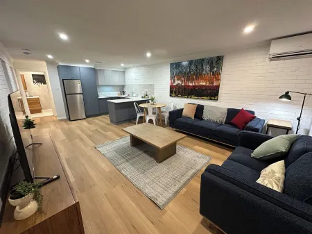 Central Cullen Wagga Apartments Отели в г. Уогга-Уогга