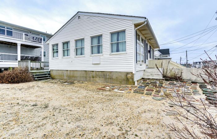 Beachfront Lavallette Home - 2 Mi to Casino Pier!