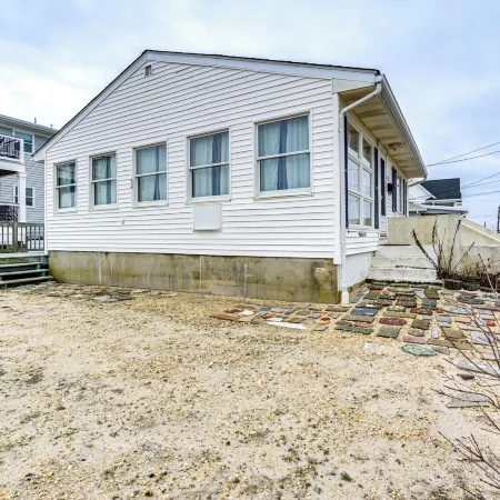 Beachfront Lavallette Home - 2 Mi to Casino Pier!