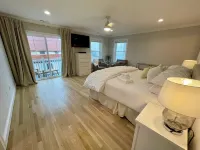 Brand new house with water views just steps from beach! - balcony