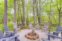 9 Mi to Sugar Mountain! Family Cabin w/ Fire Pit - piscina