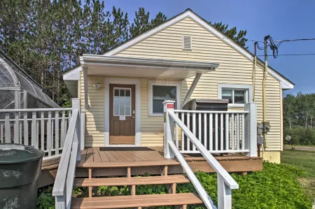 Cozy Getaway 5 Miles to Duluth and Lake Superior! Отели в г. Хермантаун