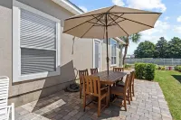 Newly Remodeled Maravilla 3 Bedroom 2 Bath Cottage Short Walk to Private Beach