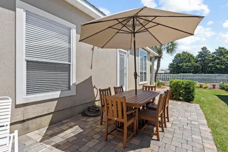 Beautiful Maravilla 3 Bedroom 2 Bath Cottage Short Walk to Private Beach