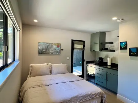 Modern Cozy Pebble Beach Studio with Premium Amenities and WiFi