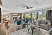 New Listing! Cozy 2-bedroom 3-bath condo on hole 3 of Rayburn Country Club