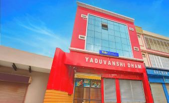 FabHotel Yadhuvanshi Dhaam