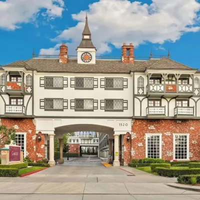 Anaheim Camelot Inn & Suites Hotels near Sleeping Beauty Castle Walkthrough