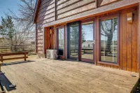 2 Mi to Main Street: Mtn-view Escape in Lander! - 3-Sterne