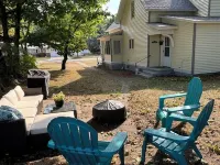 Sullivan Summer House - walk to downtown + beach Hotels in Manistee