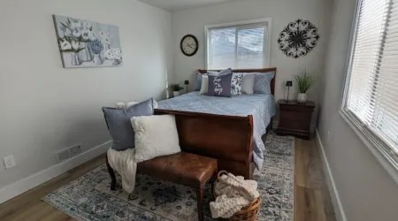 Quaint Murray Home in central valley, near mountains  & IMC Hospital