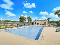 Pet-Friendly Gem w/ Yard & Pool Access in Sebring Hôtels à : Sebring