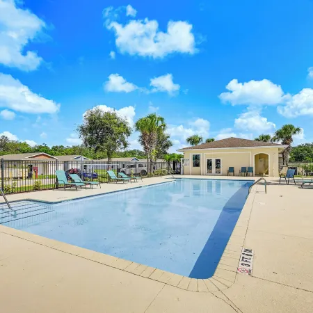 Pet-Friendly Gem w/ Yard & Pool Access in Sebring
