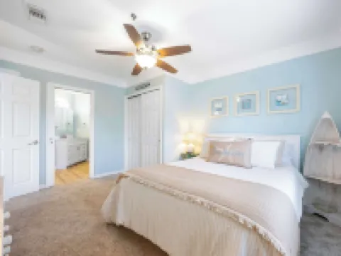 Ocean Hibiscus Retreat For 8 Hotels in Butler Beach