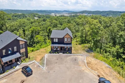 Luxury Cabin w Indoor Pool Hot Tub Game Room