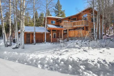 Alpine Chalet Nature Lovers Rejoice! Chic 4 BDR