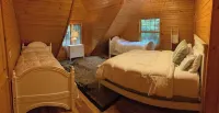 Charming Mountain View Cabin, Rumbling Bald, Lake Lure