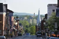 Lovely C.1890 Flat with Garden in Historic Downtown