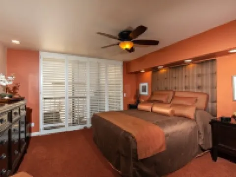 BEAUTIFUL OCEAN VIEW--STEPS TO THE BEACH Hotels in Solana Beach