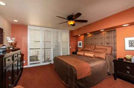 BEAUTIFUL OCEAN VIEW--STEPS TO THE BEACH Отели в г. Солана Бич