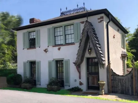 The Carriage House "The Entire Place