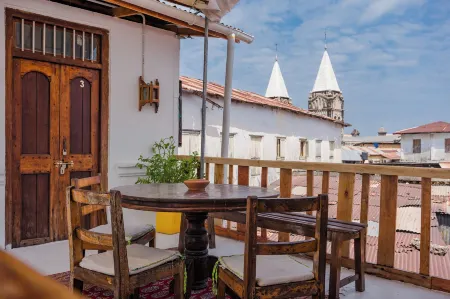 Emerald Palm Отели рядом с достопримечательностью «Хаус оф Уандерс»