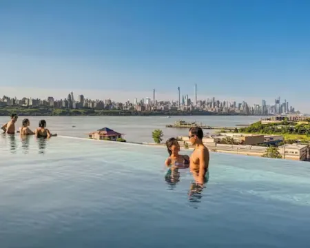 Stylish Secret: 1 FREE parking + walk to train & Redbull Arena, Sleep8, 20%OFF ハリソンのホテル