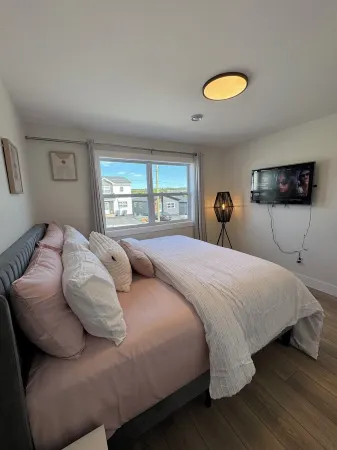 Modern Plushy 3-Bedroom Getaway Отели в г. Парадайс