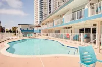 Sunny Days Beach Studio on the Boardwalk w/Pool