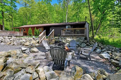 Walk to Beach - Pet friendly Cabin w/ Workspace Hotels near Lake George