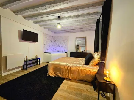 Love Escape Centre Ville de Nemours Отели рядом с достопримечательностью «Monastère Notre-Dame de Bethléem / Moniales de Bethléem, de l'Assomption de la Vierge et de saint Bruno»