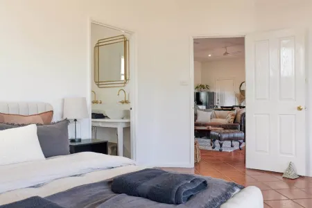 The Caretakers Cottage- Tranquil countryside escape