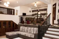 Luxurious modern 2 BR home with complimentary breakfast Hotels in pallekele