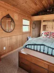 The Bunkhouse Tiny home with a farm feel.with WiFi,and AC.
