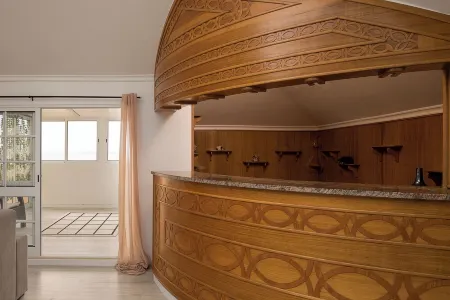 Palm Villa - Family villa with large areas, swimming pool, privileged sea view