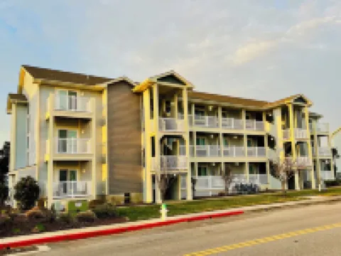 Escape to Elegance: Heron Harbor Condo, Your Bayside Retreat