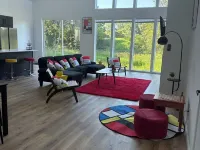 NEW GORGEOUS MODERN HOUSE VERYSTYLED FEW BLOCKS FROM FAMOUS DOWNTOWN OF WAYZATA Hotele w: Wayzata