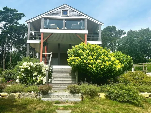 Charming 2-bedroom house on Chappy with pool, Tennis, pickleball, WiFi and AC