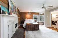 Elegant 1800's cabin in charming downtown Franklin 25 min South of Nashville