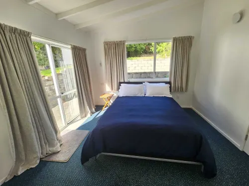 Classic NZ Bach on the Waterfront - Whangarei Heads