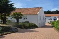 Apartment T2 - PMR - Private swimming pool - 400m from the beach