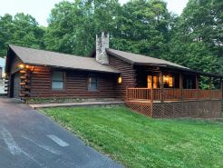 Log Cabin in the Woods with Hot Tub,  Pool Table ,Wifi !