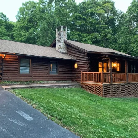 Log Cabin in the Woods with Hot Tub,  Pool Table ,Wifi !