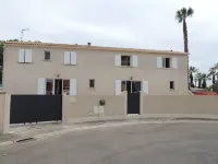 55m² apartment in quiet residence with swimming pool. Hotels in Villeneuve-les-Beziers