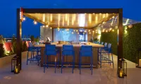 Serena Hotel Aventura Miami, Tapestry Collection by Hilton - Barer