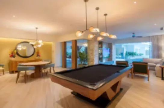 New beachfront condo with pool and ocean views in welcoming Bucerías